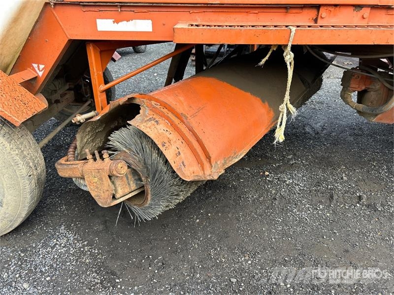 Broce KR350 Підмітальні машини