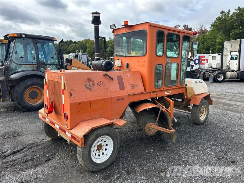 Broce KR350 Підмітальні машини
