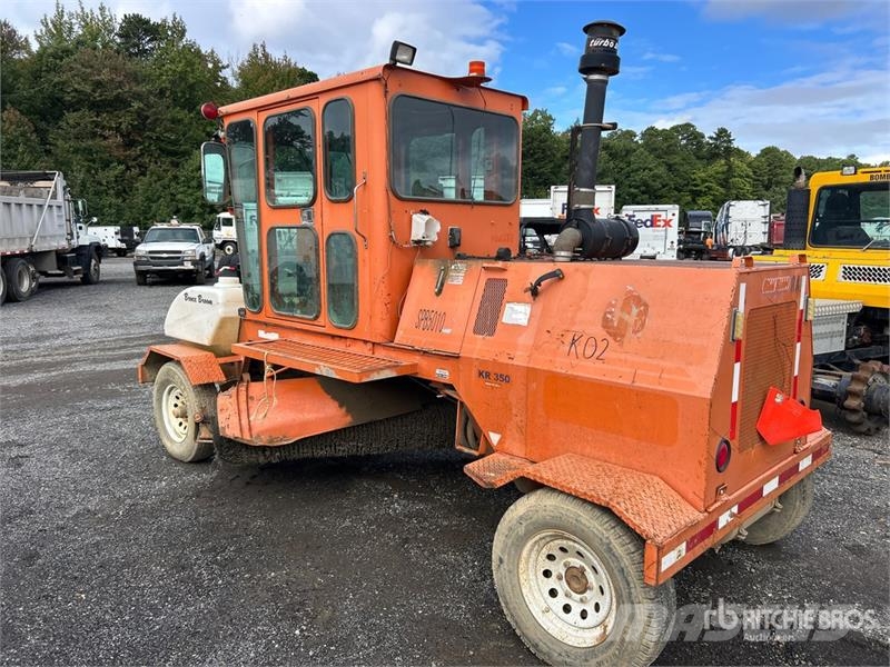 Broce KR350 Підмітальні машини