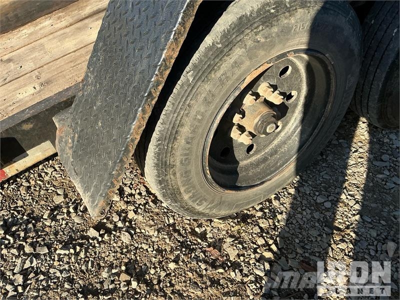 BWise 18 ft T/A Tilt Deck Trailer 低架裝載車
