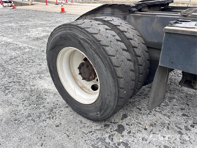 Capacity TJ5000 4x2 Spotter Truck Cabezas tractoras para terminales
