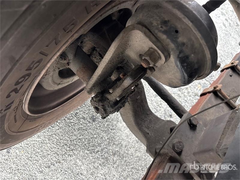Capacity TJ5000 4x2 Spotter Truck Cabezas tractoras para terminales