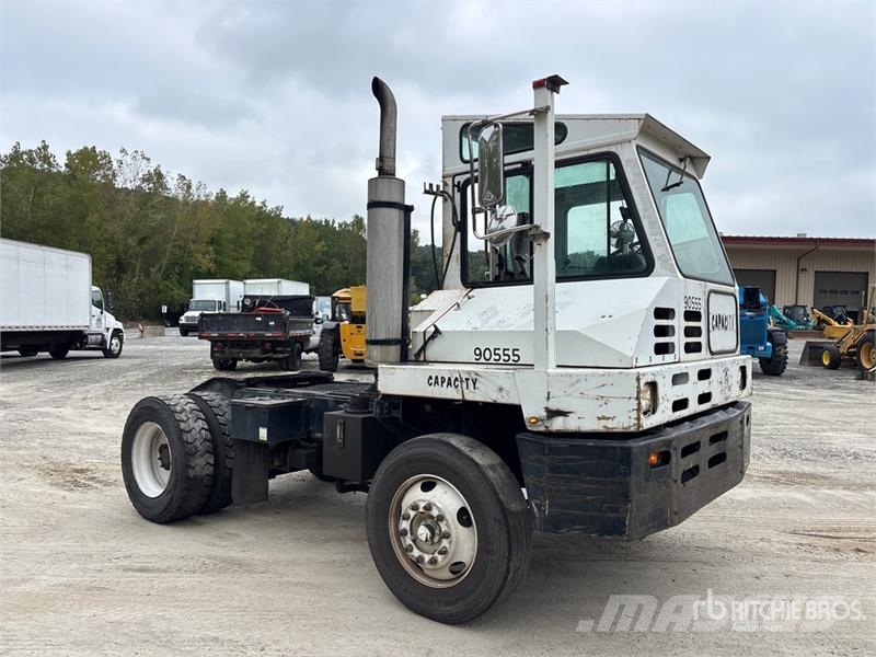 Capacity TJ5000 4x2 Spotter Truck Cabezas tractoras para terminales