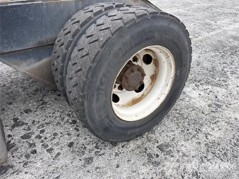 Capacity TJ5000 4x2 Spotter Truck Cabezas tractoras para terminales