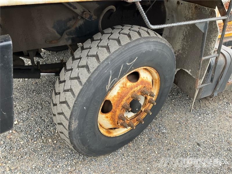 Capacity TJ5000 4x2 Spotter Truck Tratores de terminal