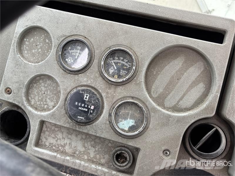 Capacity TJ5000 4x2 Spotter Truck Cabezas tractoras para terminales