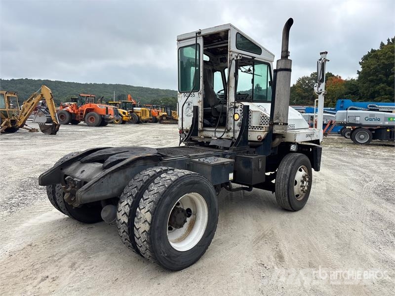 Capacity TJ5000 4x2 Spotter Truck Cabezas tractoras para terminales