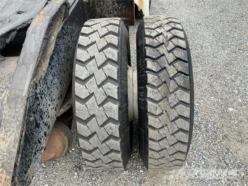 Capacity TJ5000 4x2 Spotter Truck Tratores de terminal