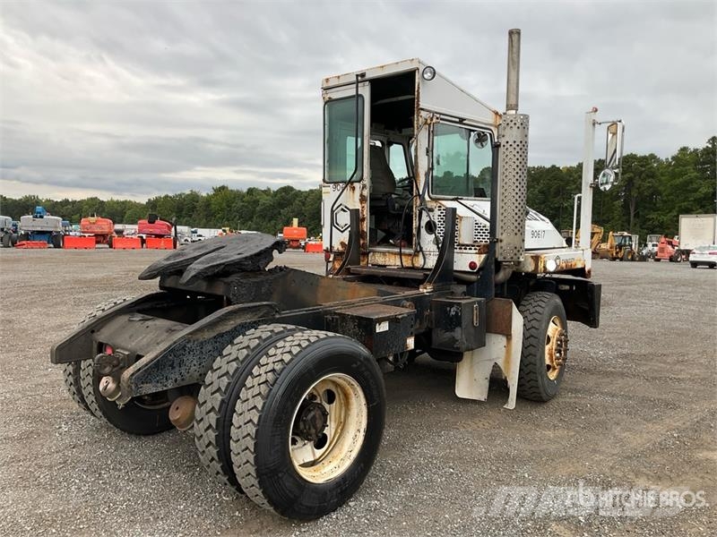Capacity TJ5000 4x2 Spotter Truck Tratores de terminal