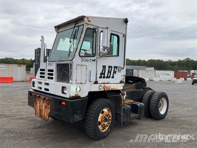 Capacity TJ5000 4x2 Spotter Truck Tratores de terminal