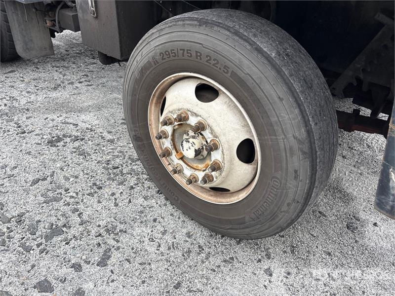 Capacity TJ5000 4x2 Spotter Truck Cabezas tractoras para terminales