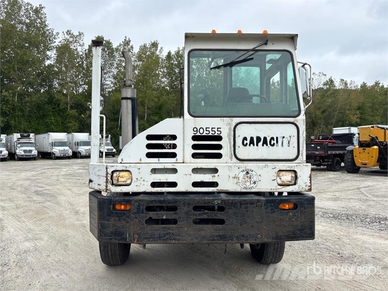 Capacity TJ5000 4x2 Spotter Truck Cabezas tractoras para terminales