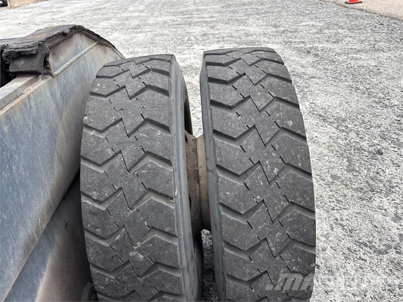 Capacity TJ5000 4x2 Spotter Truck Cabezas tractoras para terminales