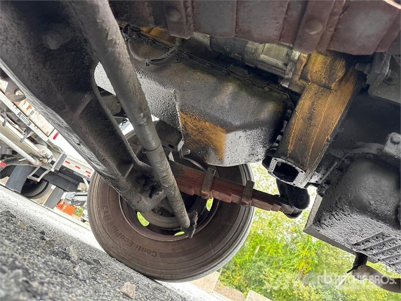 Capacity TJ5000 4x2 Spotter Truck Cabezas tractoras para terminales