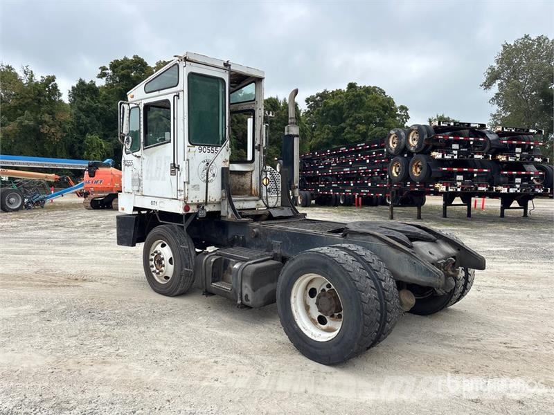 Capacity TJ5000 4x2 Spotter Truck Cabezas tractoras para terminales