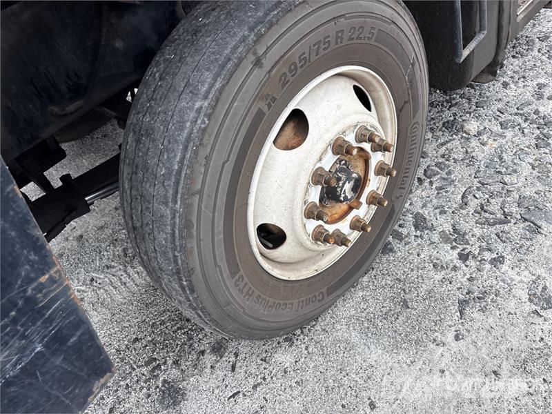 Capacity TJ5000 4x2 Spotter Truck Cabezas tractoras para terminales