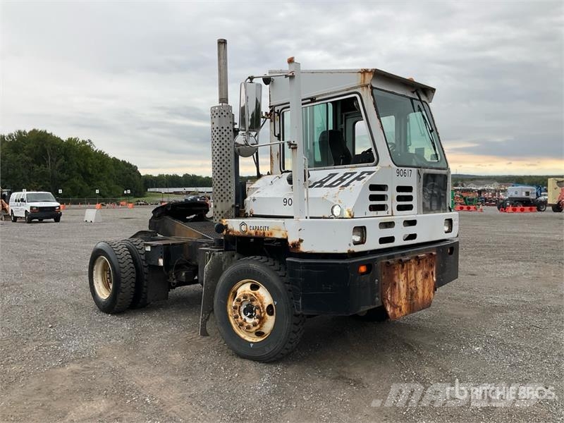 Capacity TJ5000 4x2 Spotter Truck Tratores de terminal