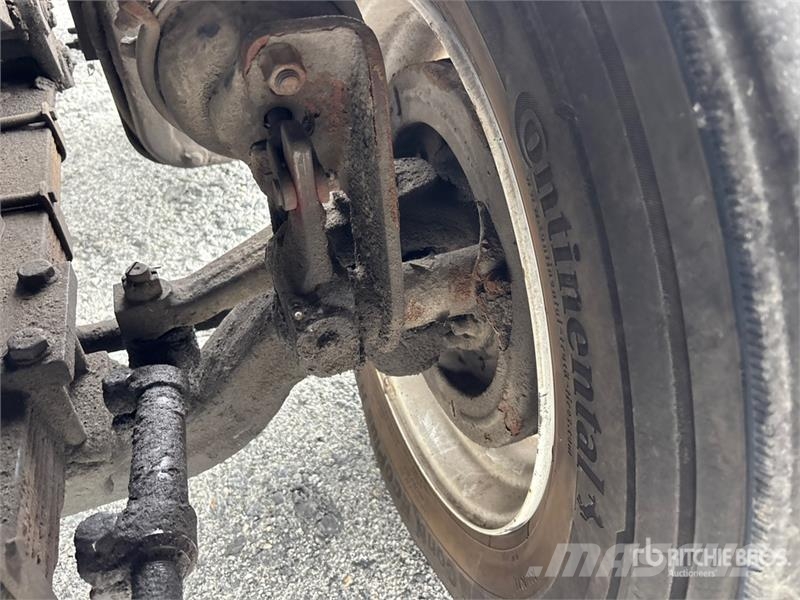 Capacity TJ5000 4x2 Spotter Truck Cabezas tractoras para terminales