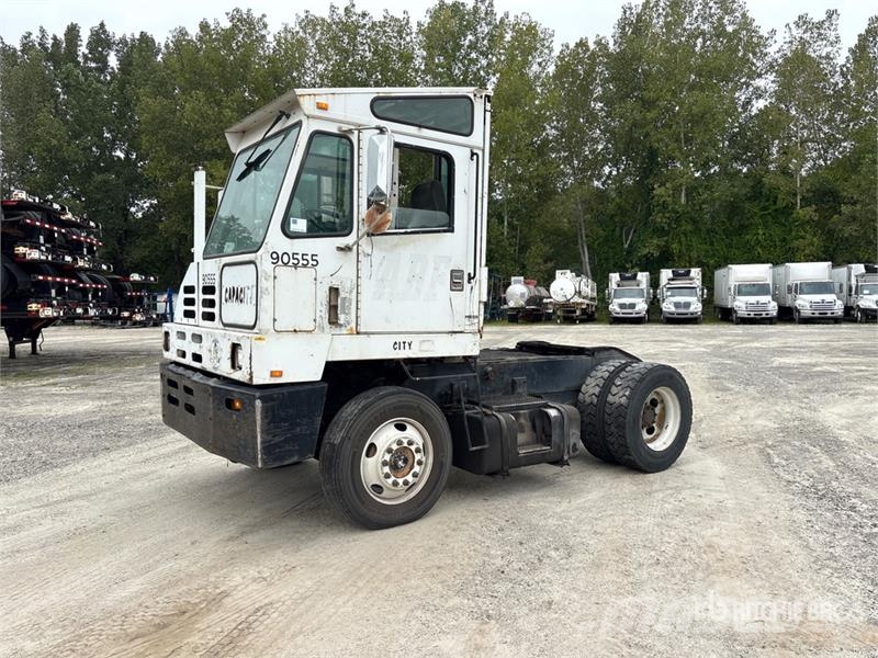 Capacity TJ5000 4x2 Spotter Truck Cabezas tractoras para terminales