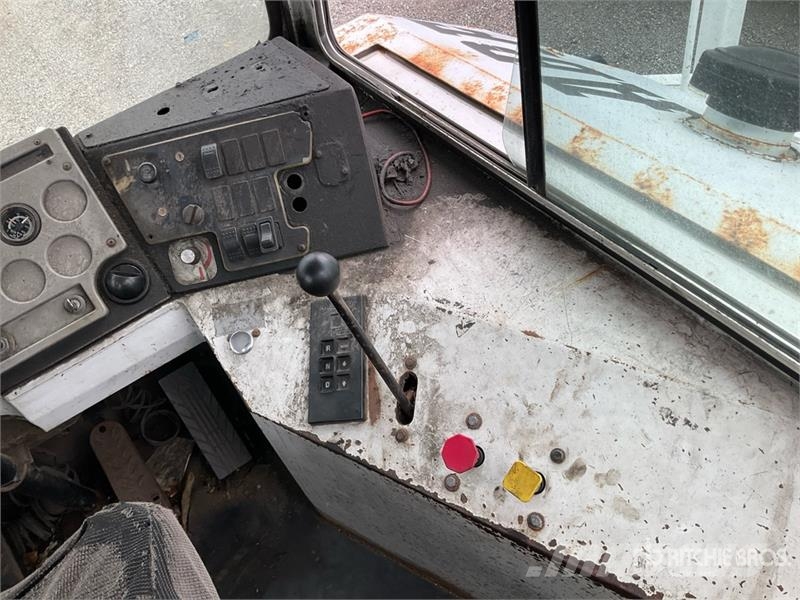 Capacity TJ5000 4x2 Spotter Truck Tratores de terminal