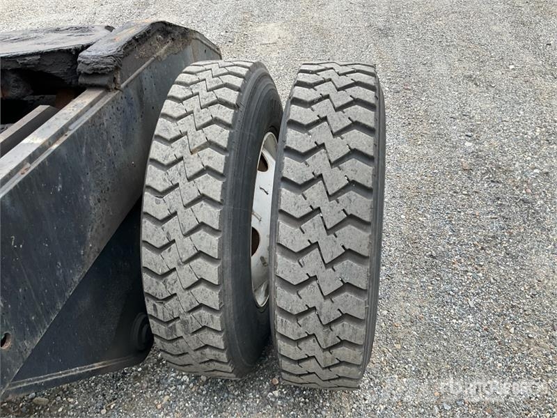 Capacity TJ5000 4x2 Spotter Truck Tratores de terminal
