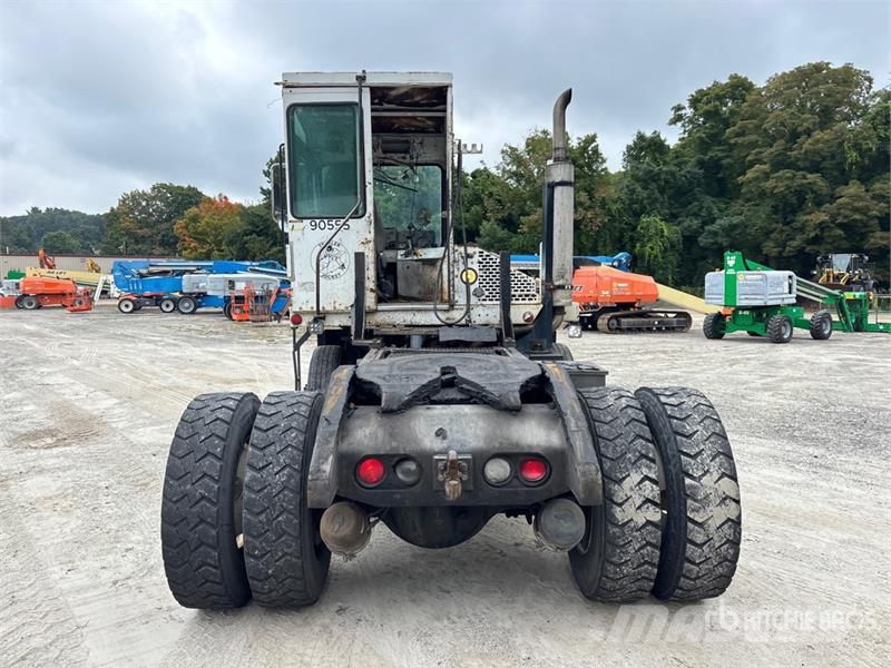 Capacity TJ5000 4x2 Spotter Truck Cabezas tractoras para terminales