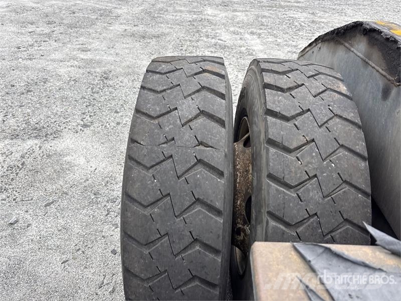 Capacity TJ5000 4x2 Spotter Truck Cabezas tractoras para terminales