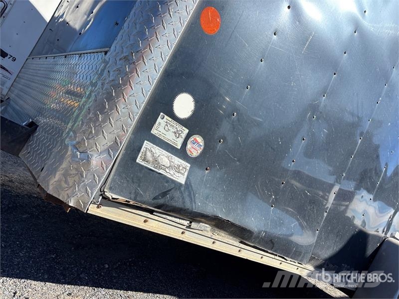 Car Mate 12 ft S/A Enclosed Trailer Furgons