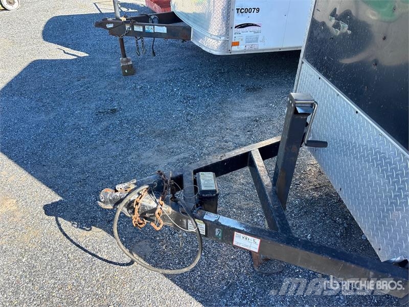 Car Mate 12 ft S/A Enclosed Trailer Furgons