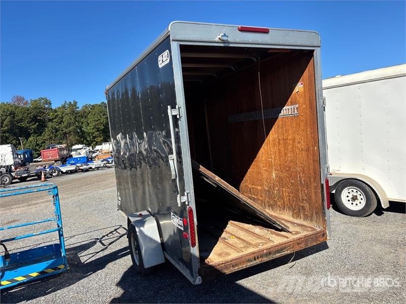 Car Mate 12 ft S/A Enclosed Trailer Furgons