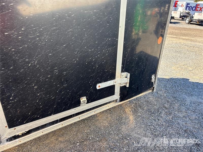 Car Mate 12 ft S/A Enclosed Trailer Furgons