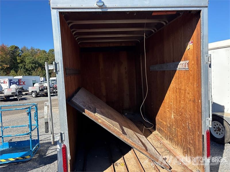 Car Mate 12 ft S/A Enclosed Trailer Furgons