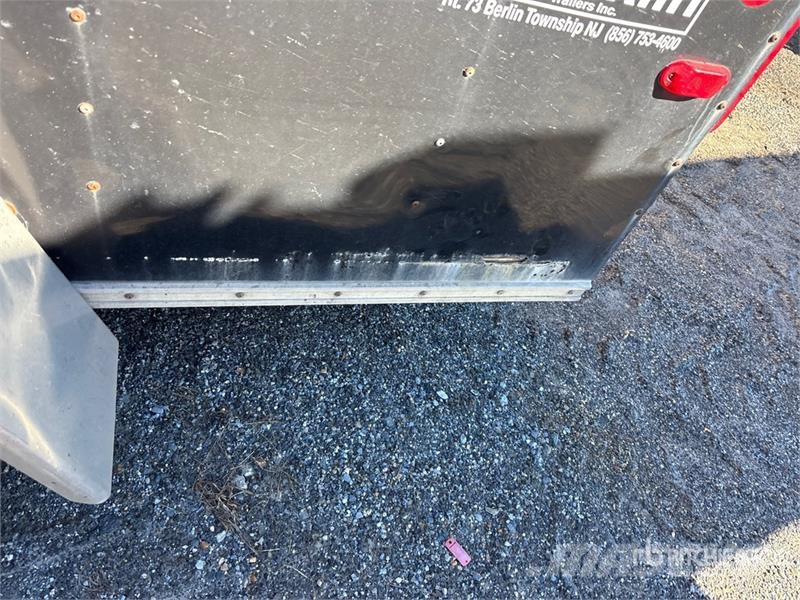 Car Mate 12 ft S/A Enclosed Trailer Furgons