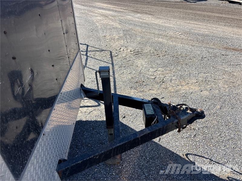 Car Mate 12 ft S/A Enclosed Trailer Furgons