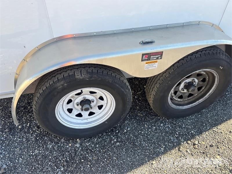 Car Mate Trailers 14 ft T/A Enclosed Trailer Reboques de caixa fechada
