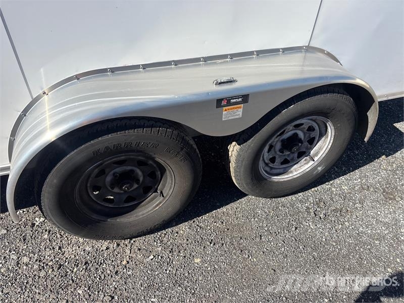 Car Mate Trailers 14 ft T/A Enclosed Trailer Reboques de caixa fechada