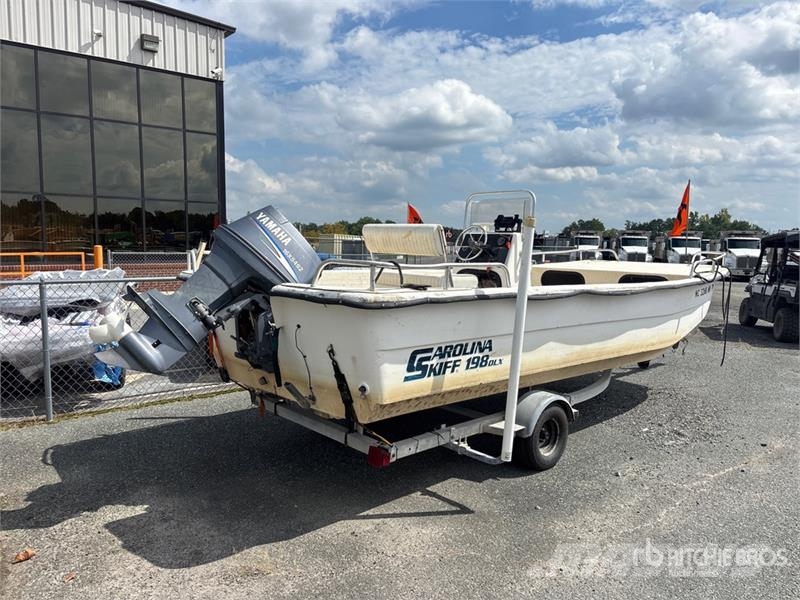 Carolina Skiff 198DLX 19 ft Center Console w/ Vent Other components