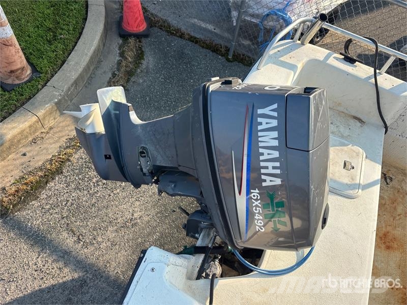 Carolina Skiff 198DLX 19 ft Center Console w/ Vent Other components