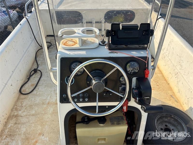 Carolina Skiff 198DLX 19 ft Center Console w/ Vent Other components