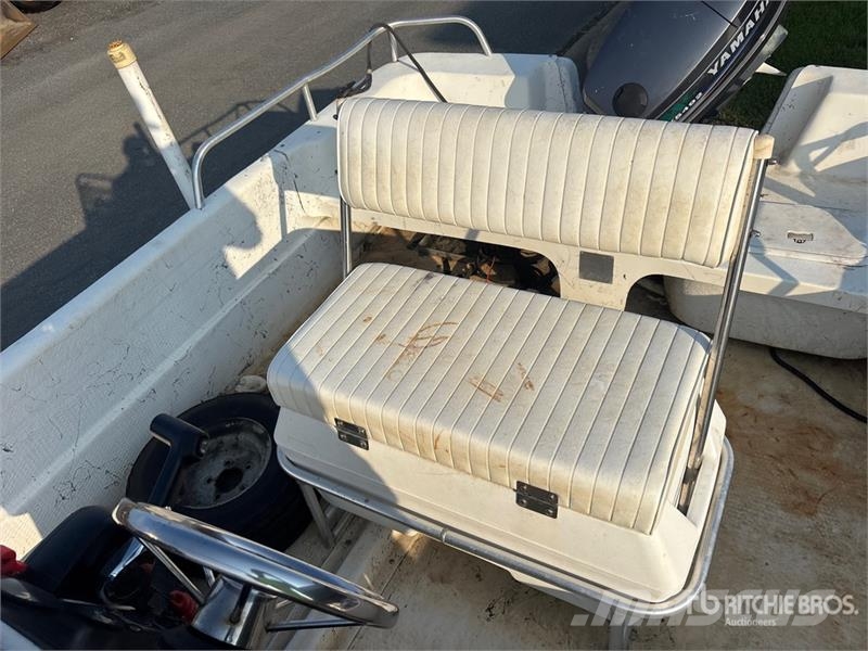Carolina Skiff 198DLX 19 ft Center Console w/ Vent Other components