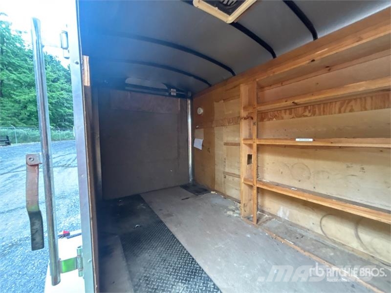 Carry-On 12 ft S/A Enclosed Trailer Прицепы-фургоны