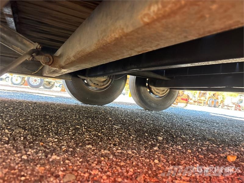  Carry-On 24 ft T/A Tilt Deck Trailer 低架裝載車