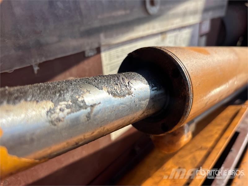 CASE 1845C Lietoti riteņu kompaktiekrāvēji