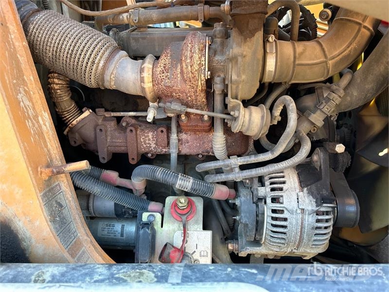 CASE 4x4 Backhoe Loader (Inoperable) Graaf-laadcombinaties