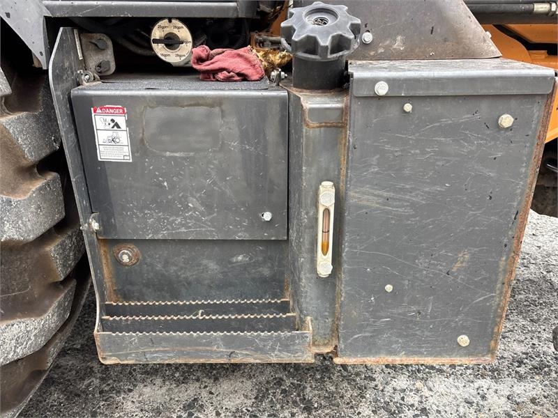 CASE 590SN 4x4 Backhoe Loader TLB's