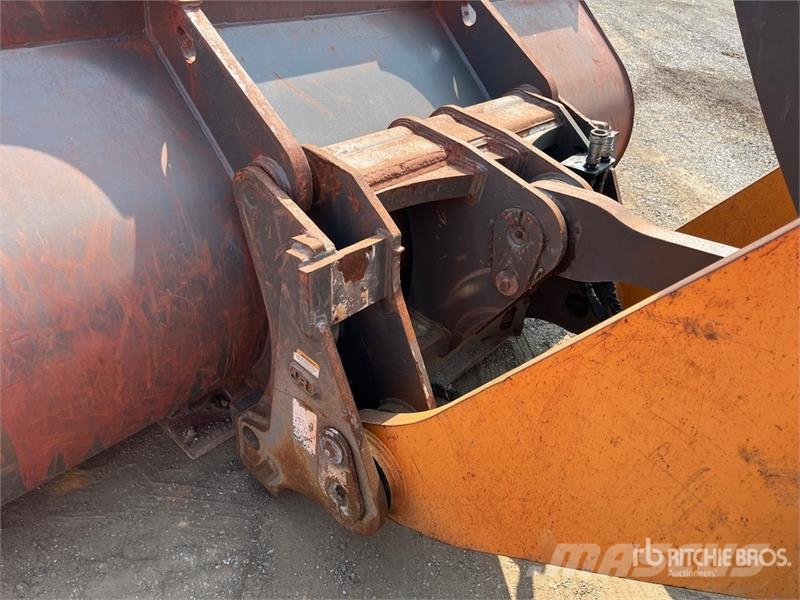 CASE 821G Wielladers
