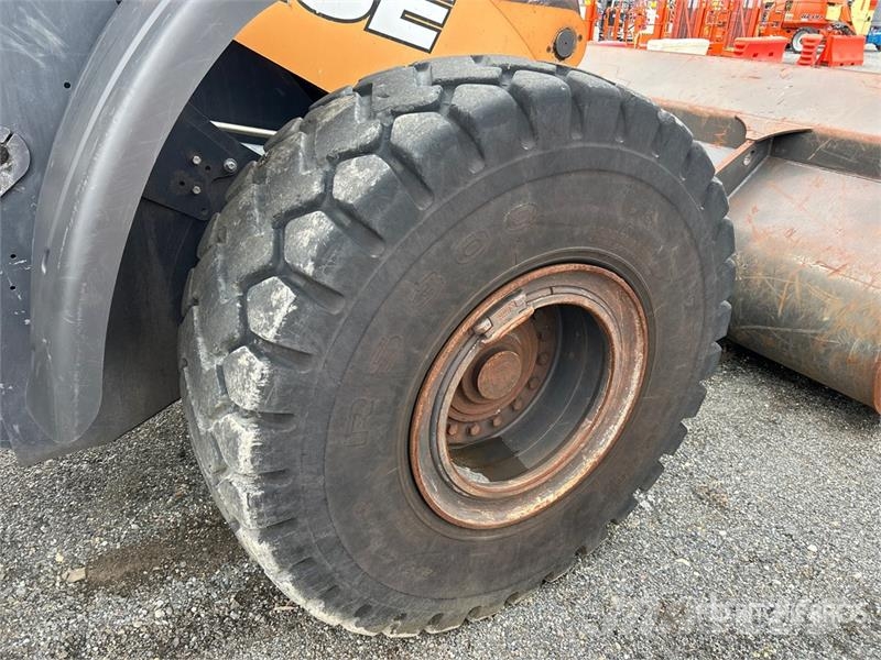 CASE 821G Wielladers
