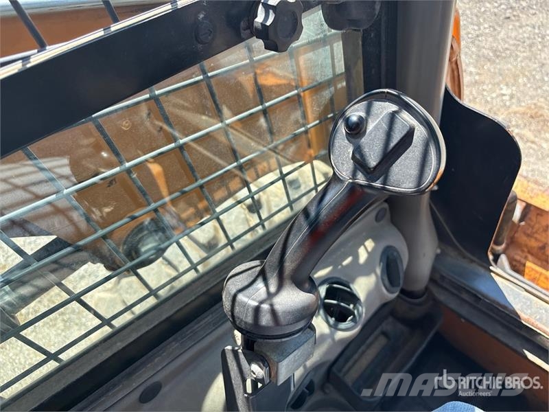 CASE SR210 Мини товарачи