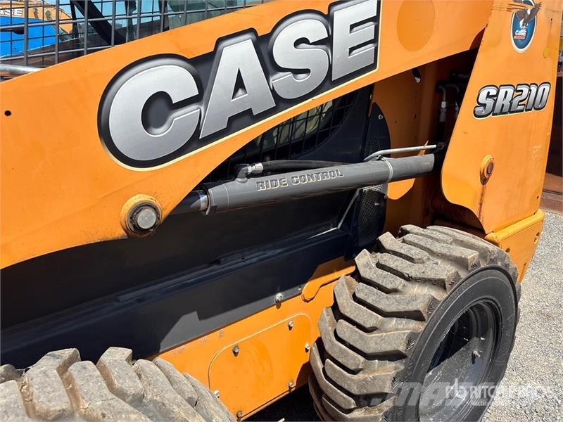 CASE SR210 Мини товарачи