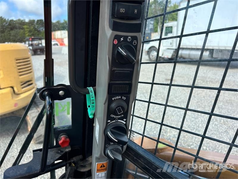 CASE SV340B High Flow Skid Steer Loader Kompaktlaadurid